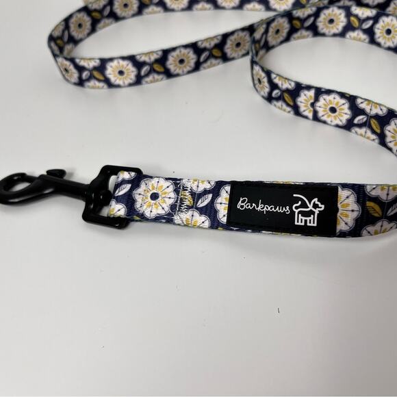 Dog Leash Daisy Print Blue Yellow White SZ MED Barkpaws NWOT Neoprene 4.75 ft - Picture 5 of 5